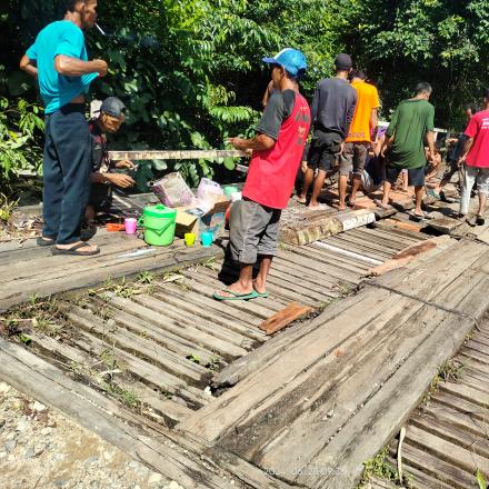 GOTONG ROYONG JEMBATAN KABUPATEN